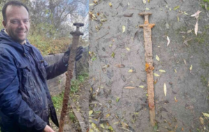 شمشیر وایکینگی 1000 ساله که با آهنربا از رودخانه آکسفوردشایر صید شد