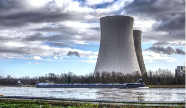 ترجیح کارشناسان بر سرمایه گذاری در انرژی های تجدیدپذیربجای انرژی هسته ای