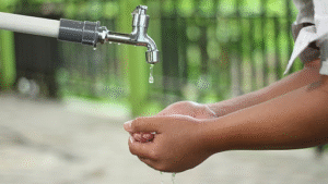 بحران آب اروپا: چگونه زبالهها بحران آب و هوا را «تشدید» میکنند و میلیونها دلار هزینه دارند