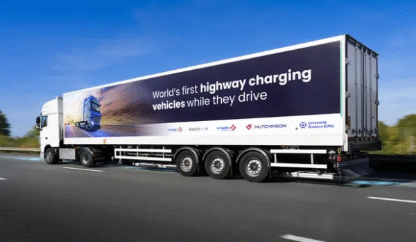 اولین بزرگراه شارژ بی‌سیم جهان در فرانسه، خودروهای برقی را در حین رانندگی شارژ می‌کند