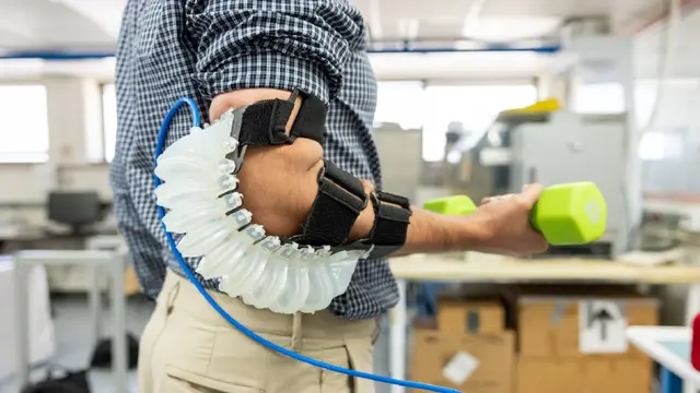 آرنج رباتیک نرم، فعالیت عضلات را تا ۲۲٪ کاهش میدهد و خستگی در کارهای تکراری را کاهش میدهد